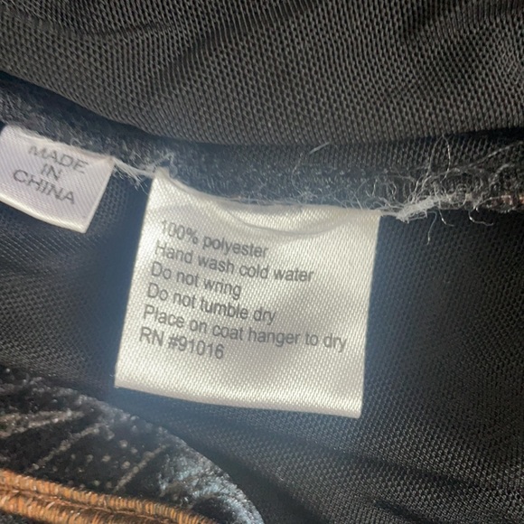 Gorgeous jacket with multiple characteristics!! Stand out with this show stopper - Picture 13 of 14